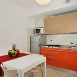 Lejlighed Flat Featuring A Large Sun-filled Terrace Bibione