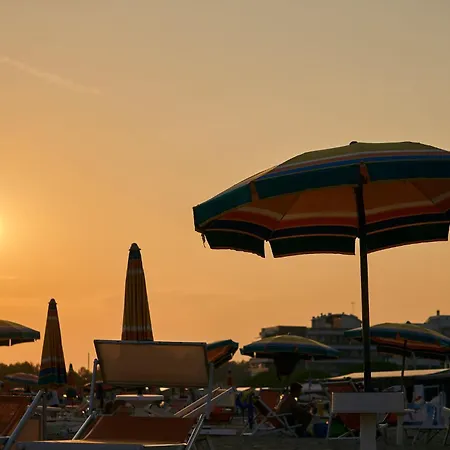 Flat Featuring A Large Sun-filled Terrace * Bibione