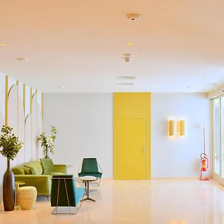 Apartment Flat Featuring A Large Sun-filled Terrace