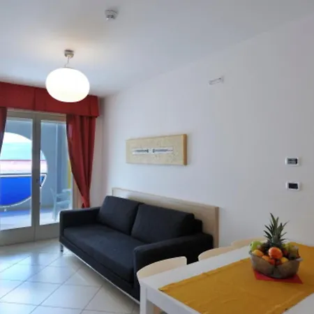 Flat Featuring A Large Sun-filled Terrace