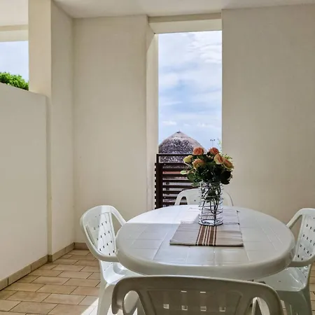 Flat Featuring A Large Sun-filled Terrace 비비오네