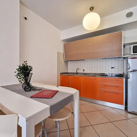 Flat Featuring A Large Sun-filled Terrace * 비비오네