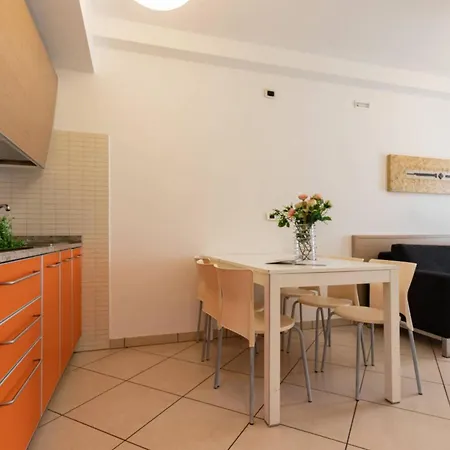 아파트 Flat Featuring A Large Sun-filled Terrace