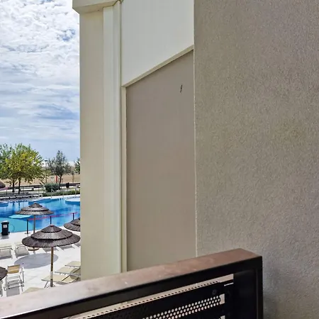 Flat Featuring A Large Sun-filled Terrace *